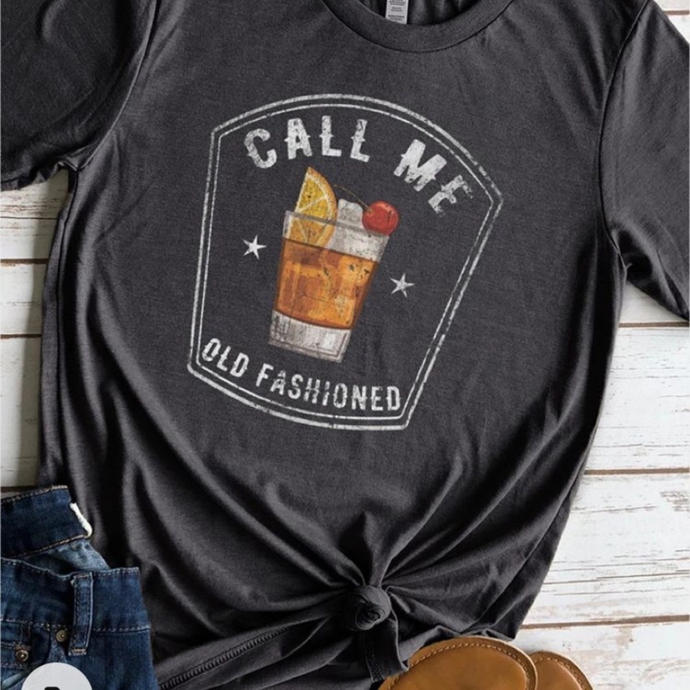 Sheshow T-shirt “Call Me Old Fashioned” Sz S